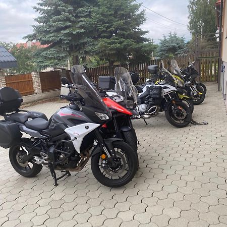 Penzion Vila Petra Bed&Breakfast Вельки-Славков Екстер'єр фото